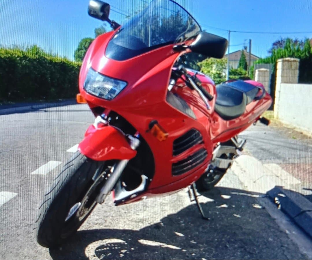 Suzuki rf600r — photo 1 sur 3
